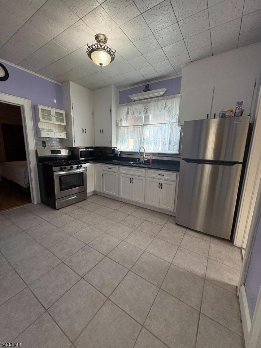15 Pompton Ave