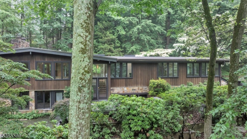 37 Lenape Dr