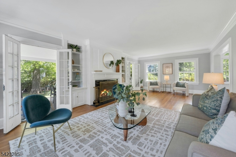 212 Midland Ave