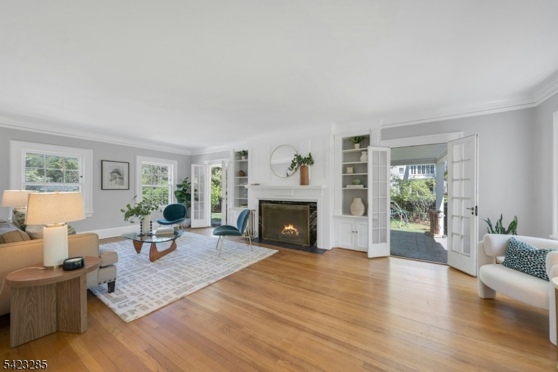 212 Midland Ave