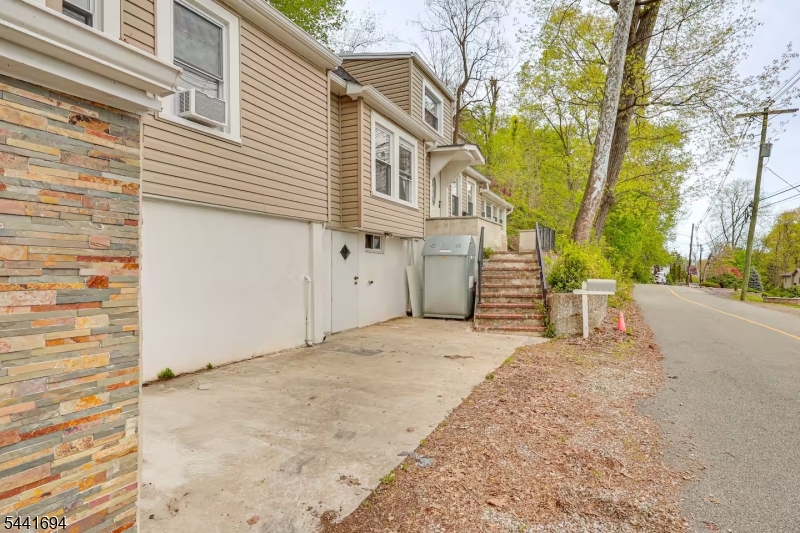 86 Pine Brook Rd