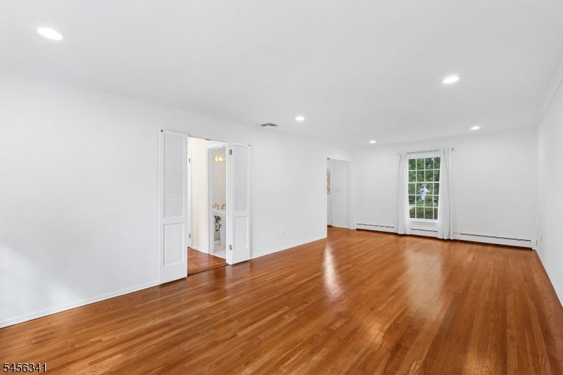 10 Cedar Ln