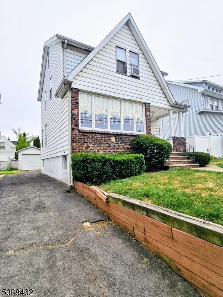 449 Jauncey Ave