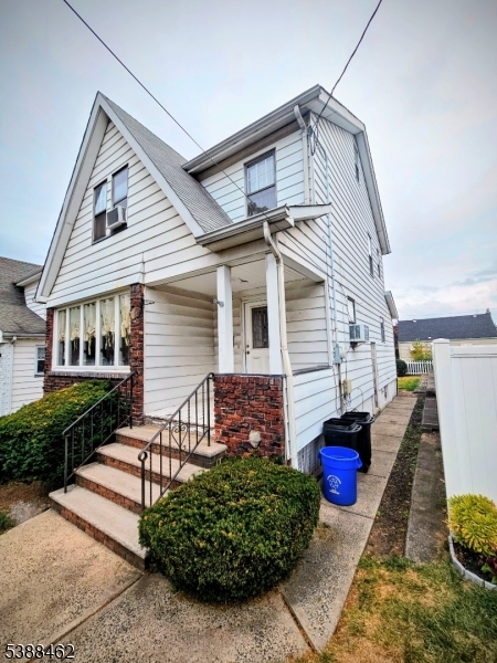 449 Jauncey Ave