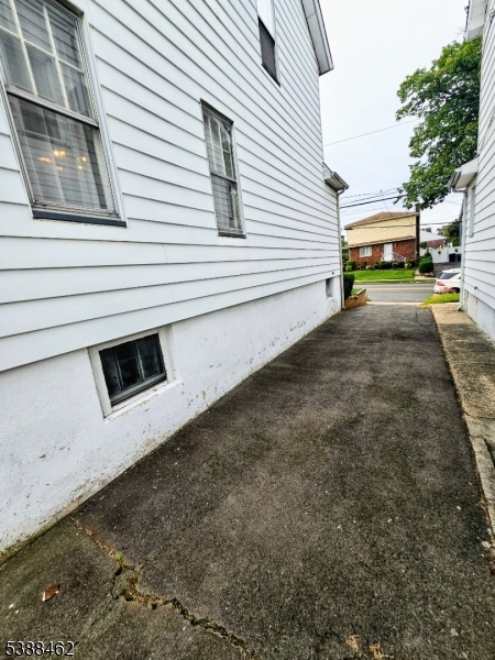 449 Jauncey Ave