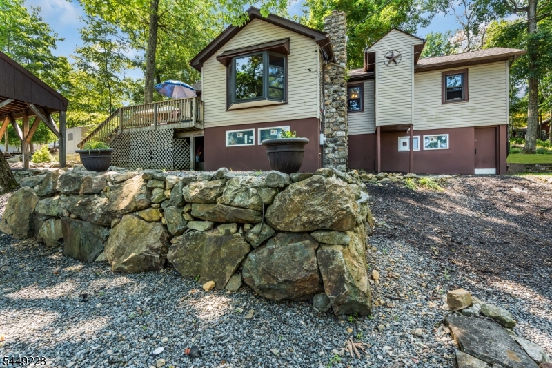 16 Lakeview Rd