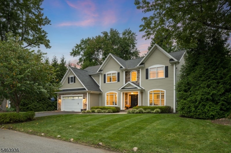 14 Whitman Dr