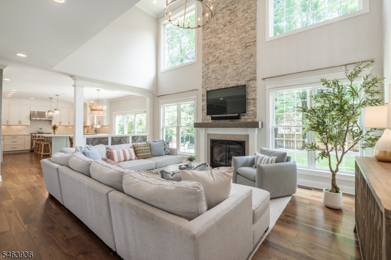 14 Whitman Dr