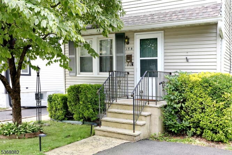154 9Th Ave