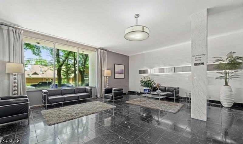 39 E 39Th St M1