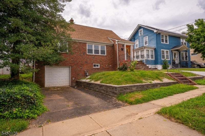 518 Thompson Ave