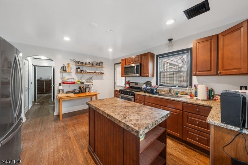 518 Thompson Ave