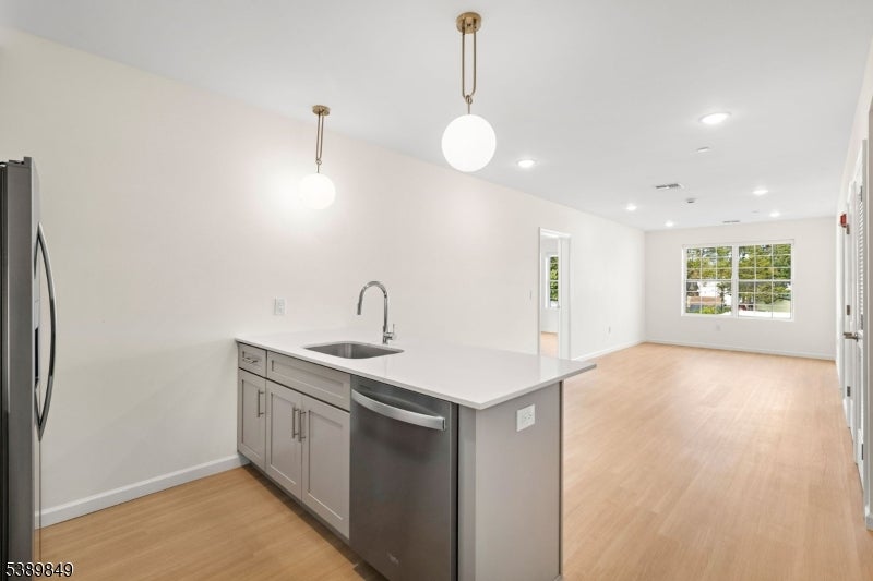 70 Ridgedale Ave 207