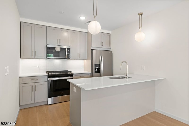 70 Ridgedale Ave 207