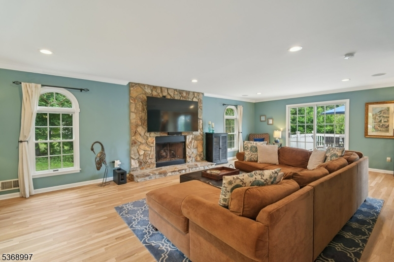 4 Hidden Acres Dr