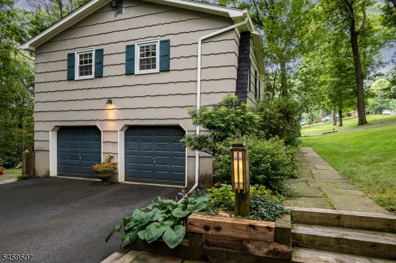 20 Edward Dr