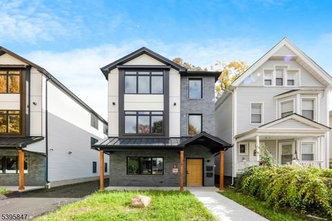 126 Hollywood Ave 2 East Orange City NJ 07018