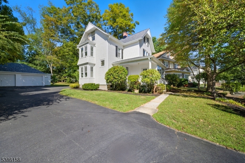 130 Lake Ave