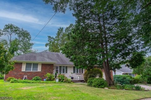 Photo of 118 Country Ln, Clifton, NJ 07013 (MLS # 4001348)