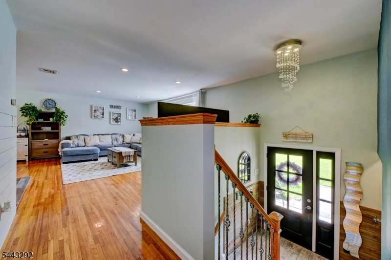 15 Camelot Dr