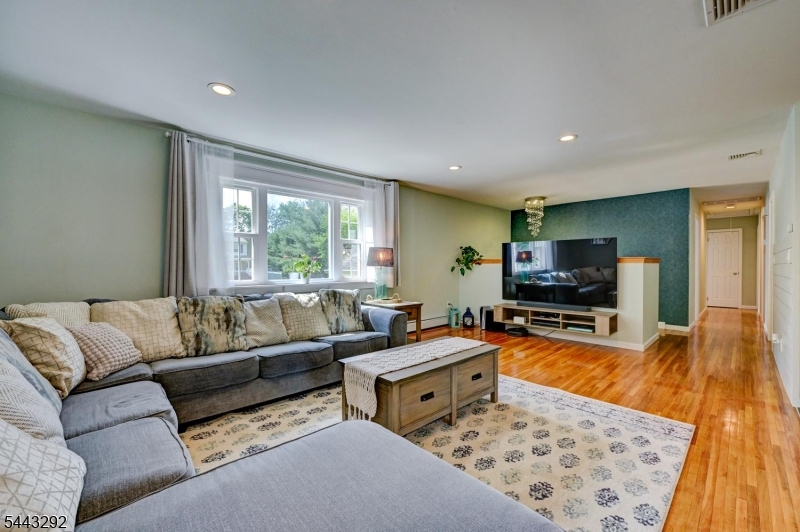 15 Camelot Dr
