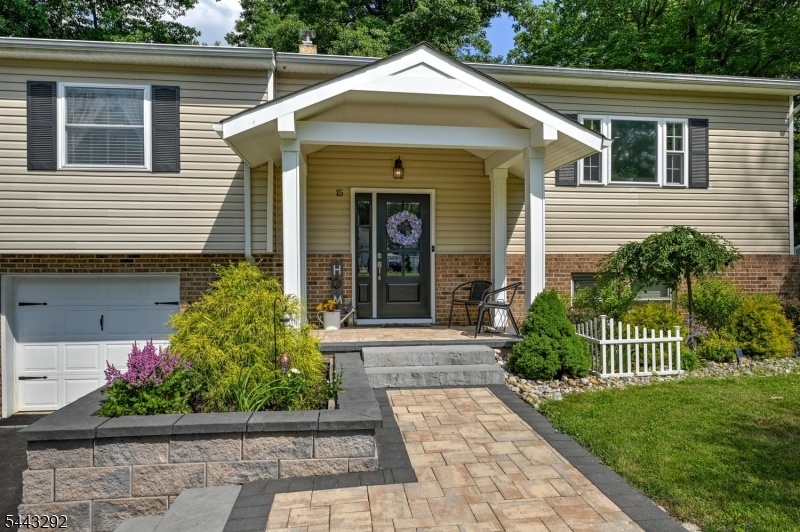 15 Camelot Dr