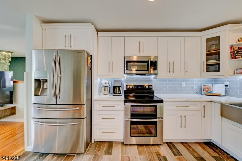 15 Camelot Dr