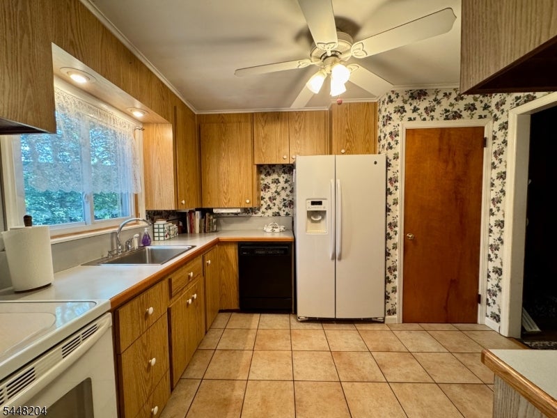 208 Riverside Dr