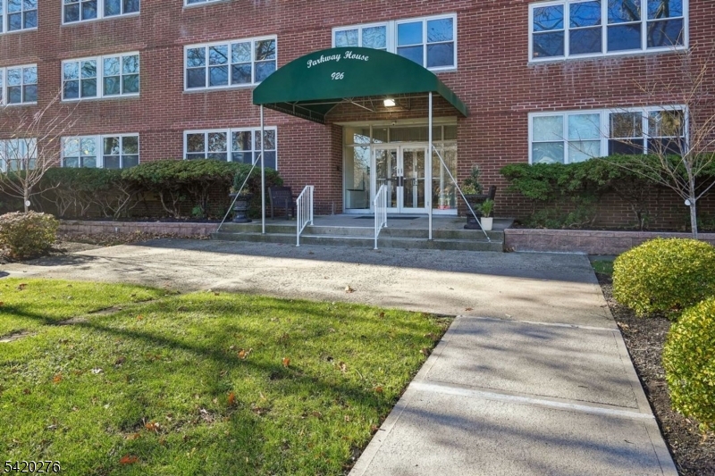 926 Bloomfield Ave 3L 3L