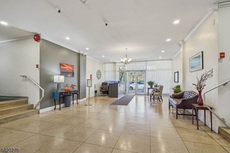 926 Bloomfield Ave 3L 3L