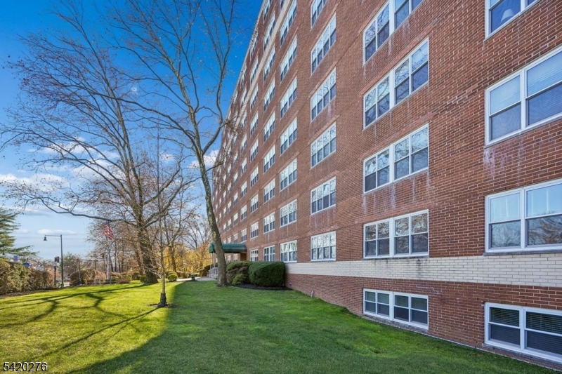 926 Bloomfield Ave 3L 3L
