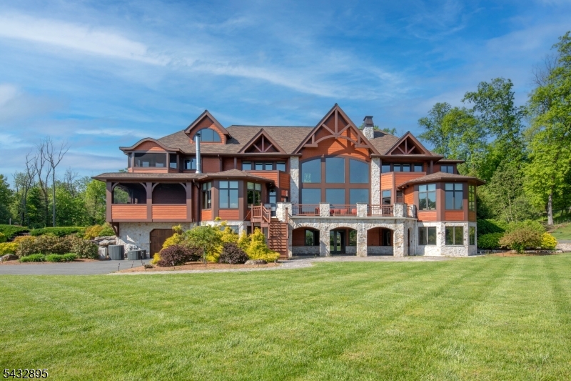 1 Lakeview Point Ave
