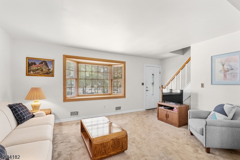 5 Oakwood Ter