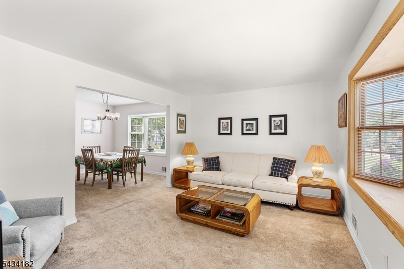 5 Oakwood Ter