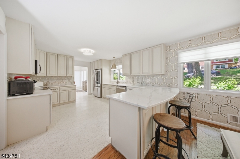 24 Freeman Ave