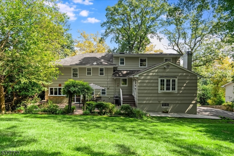 1153 Ridge Dr