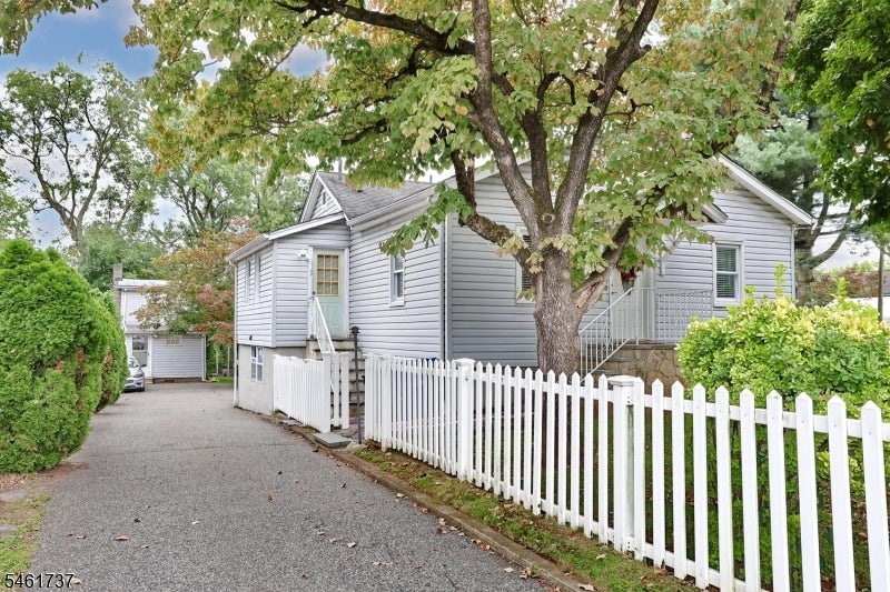 15 Crescent Ave