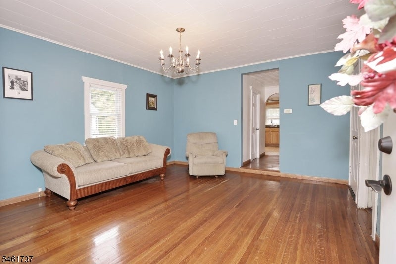 15 Crescent Ave