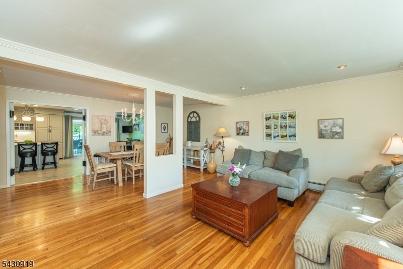 25 Meadow Dr