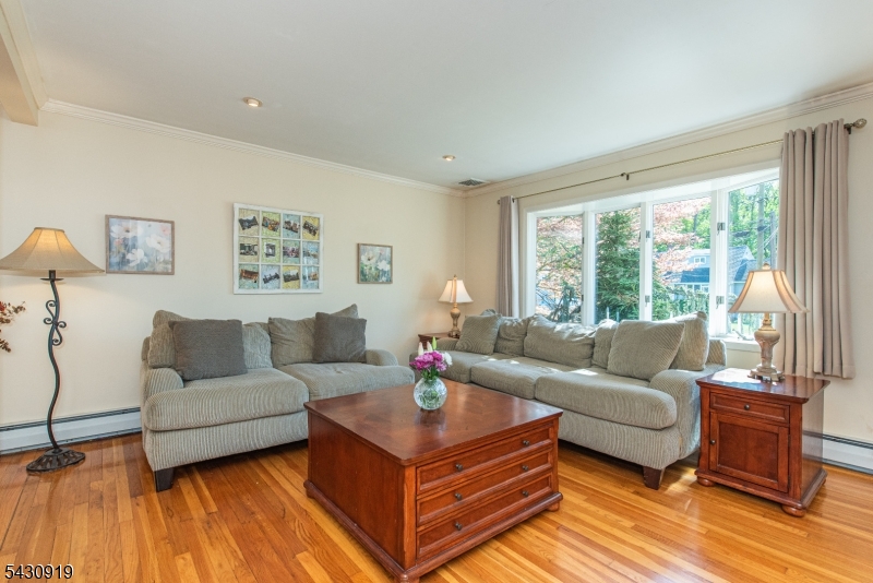 25 Meadow Dr