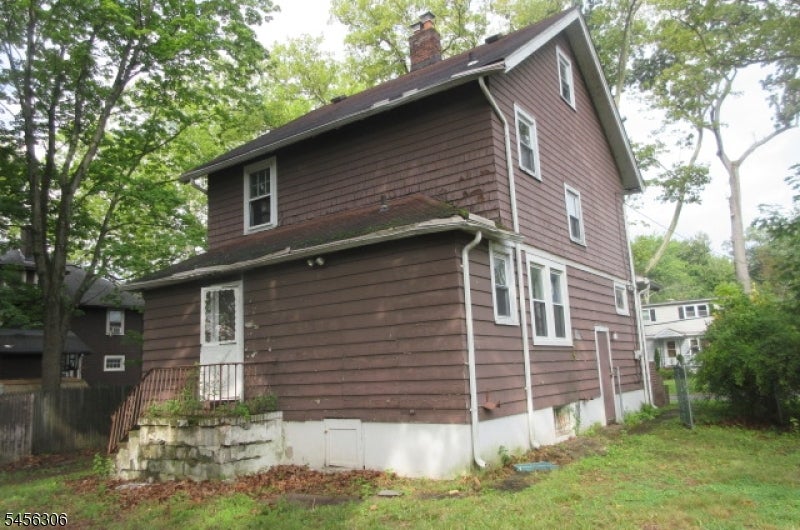 11 Belmont St