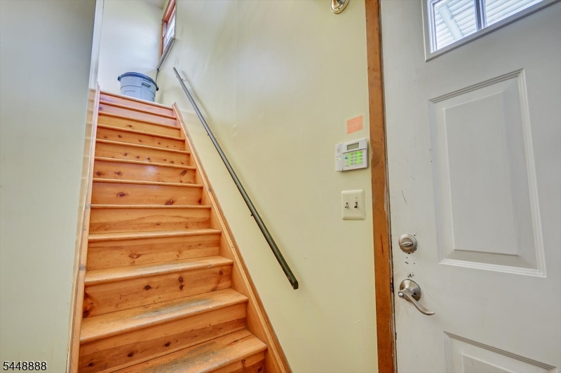 52 Johnson Ave 2