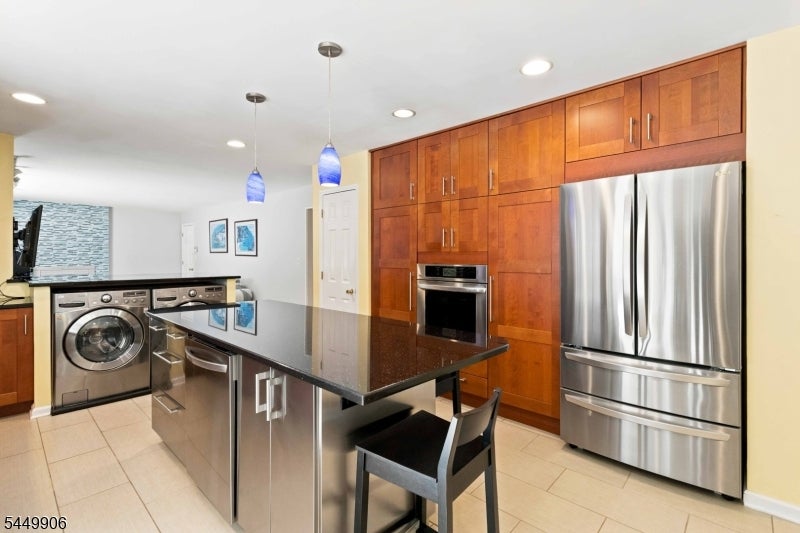 6 Meadowbrook Rd