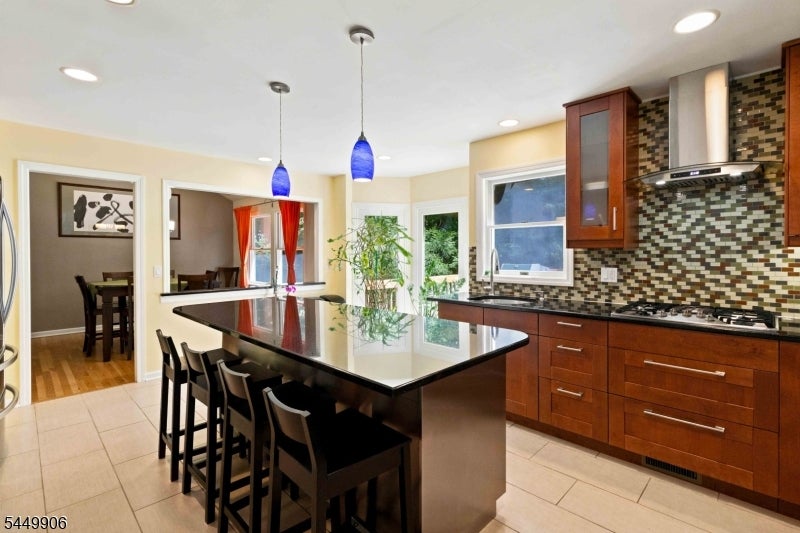 6 Meadowbrook Rd