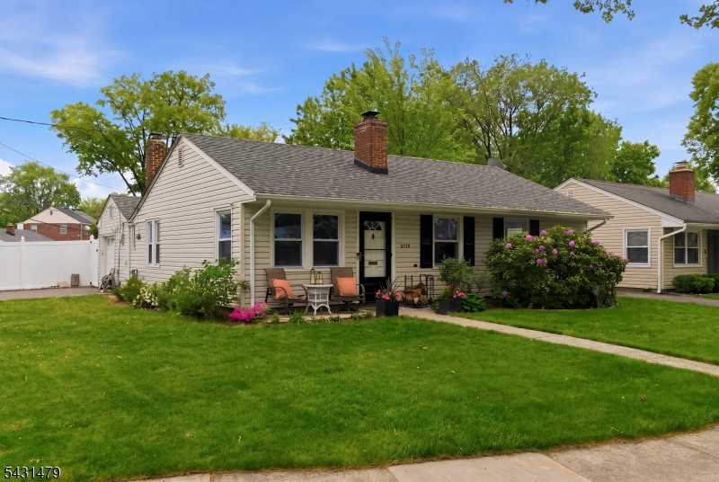 2339 Knapp Dr
