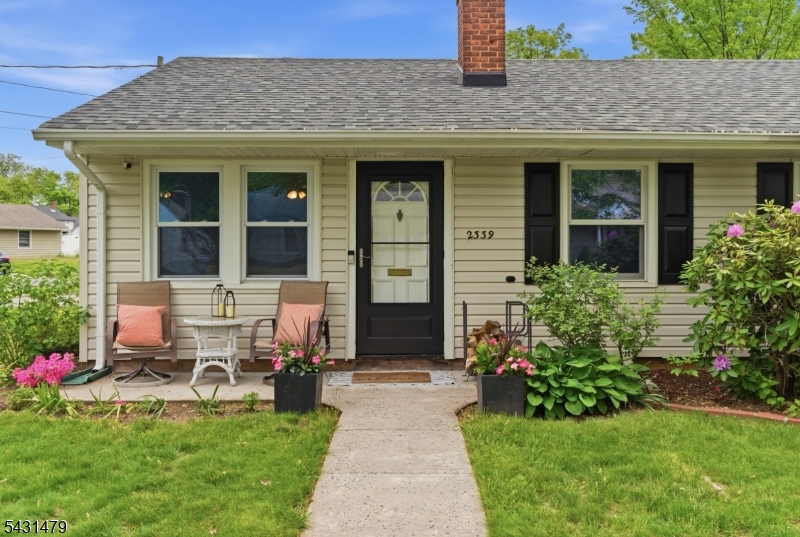 2339 Knapp Dr