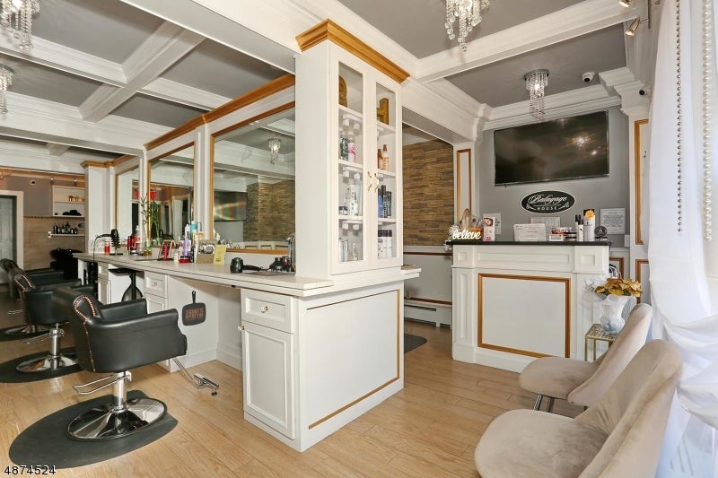 464 Belmont Ave