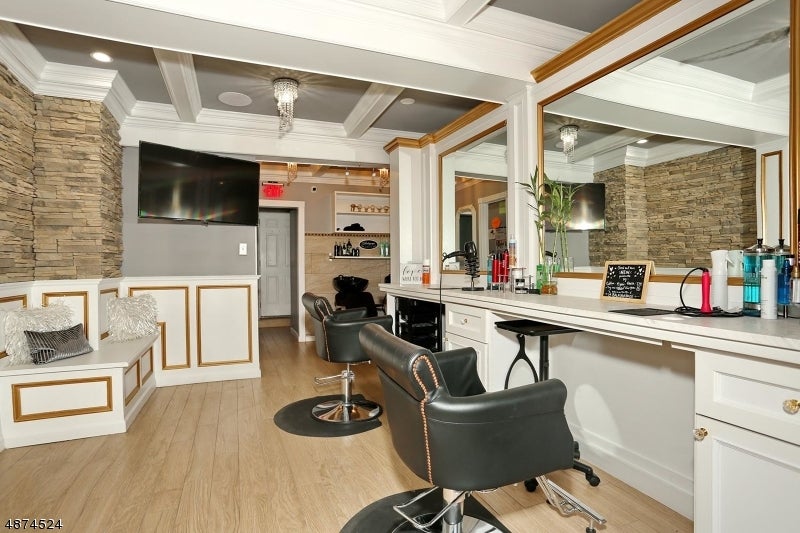 464 Belmont Ave