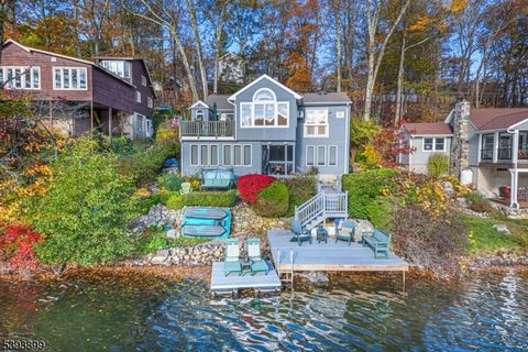 Photo of 340 W Lakeshore Dr, Vernon, NJ 07422 (MLS # 3994862)