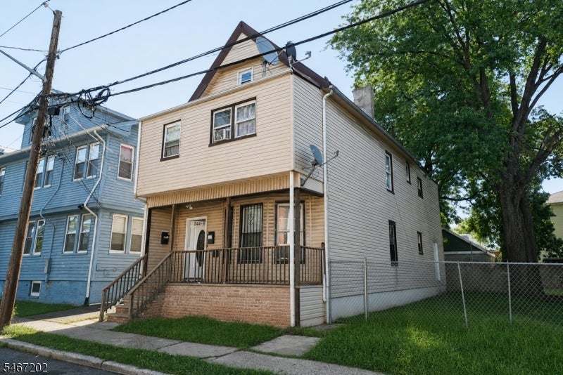 244 Leslie St